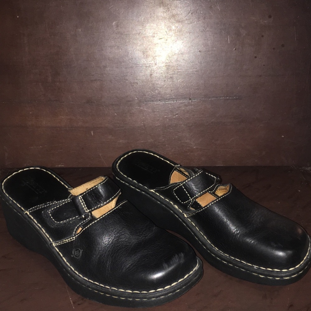 black heeled shoes with padding